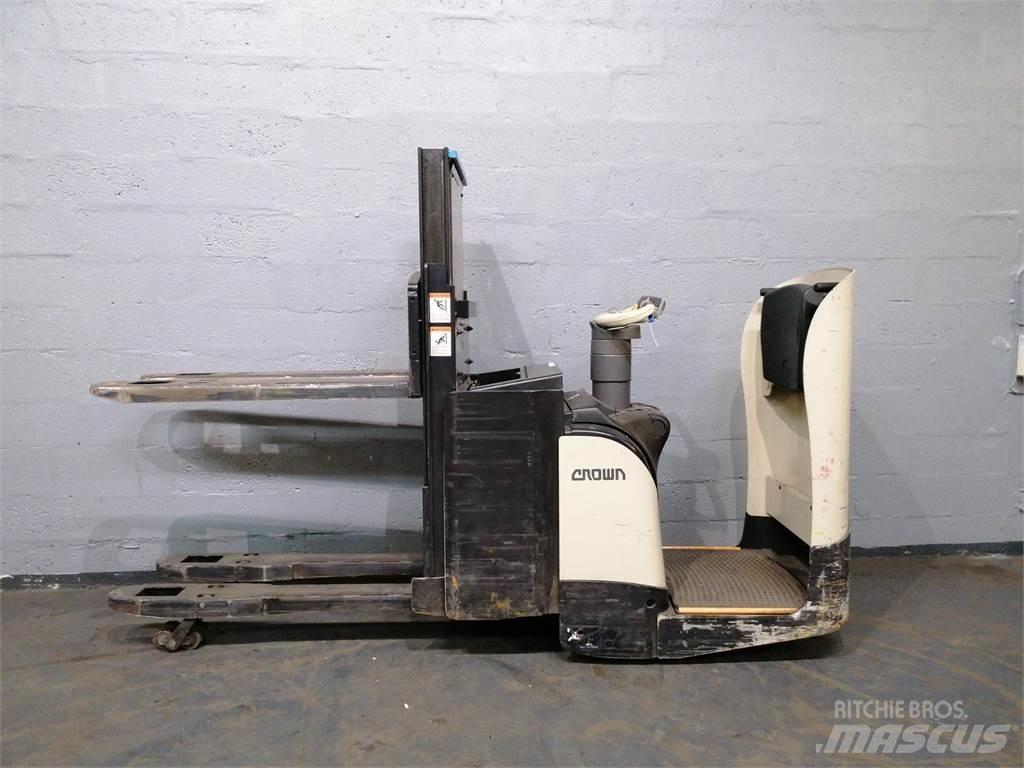Crown DT3040 Transpaleti autopropulsanti