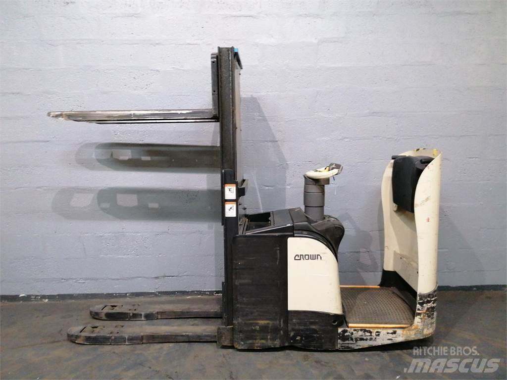Crown DT3040 Transpaleti autopropulsanti