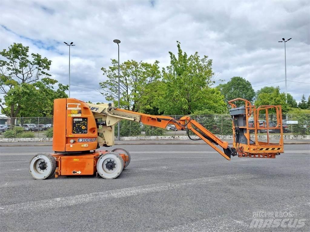 JLG E300AJP Alte ascensoare si platforme