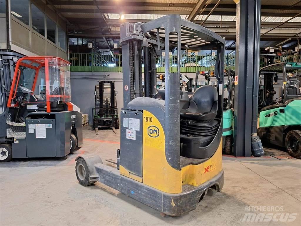 OM XRS20AC Stivuitor cu catarg retractabil