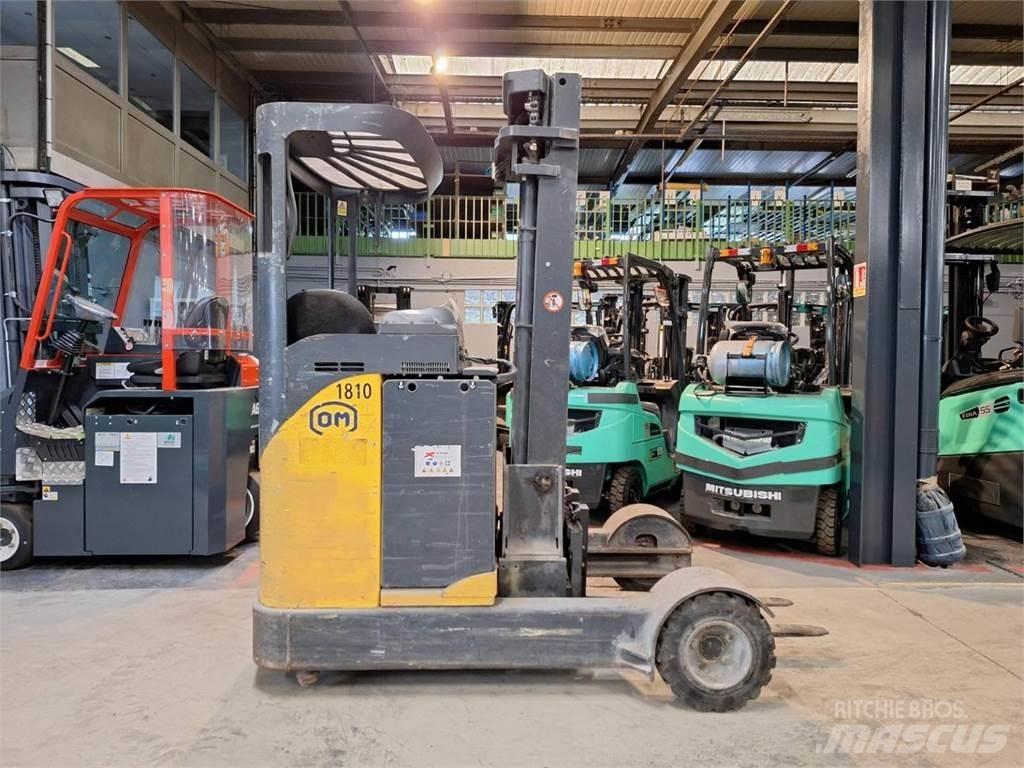 OM XRS20AC Stivuitor cu catarg retractabil