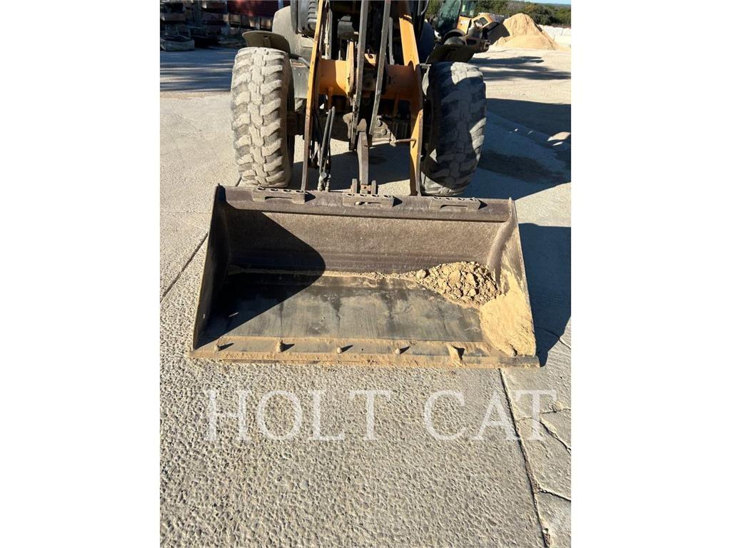 CASE 321F Incarcator pe pneuri