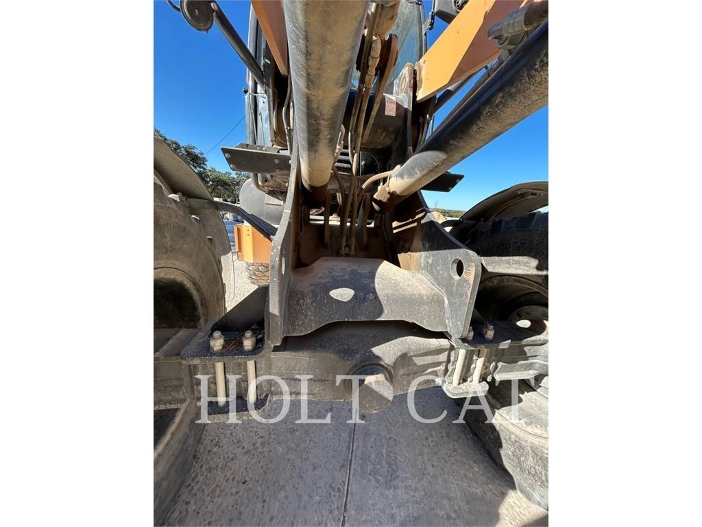 CASE 321F Incarcator pe pneuri