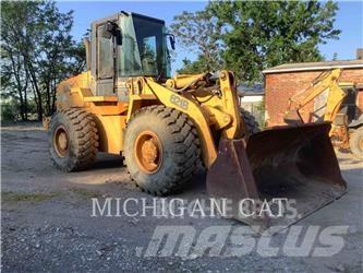 CASE 621B Incarcator pe pneuri