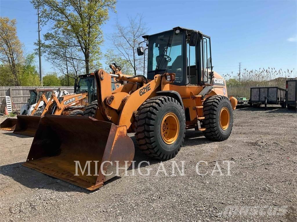 CASE 621E Incarcator pe pneuri