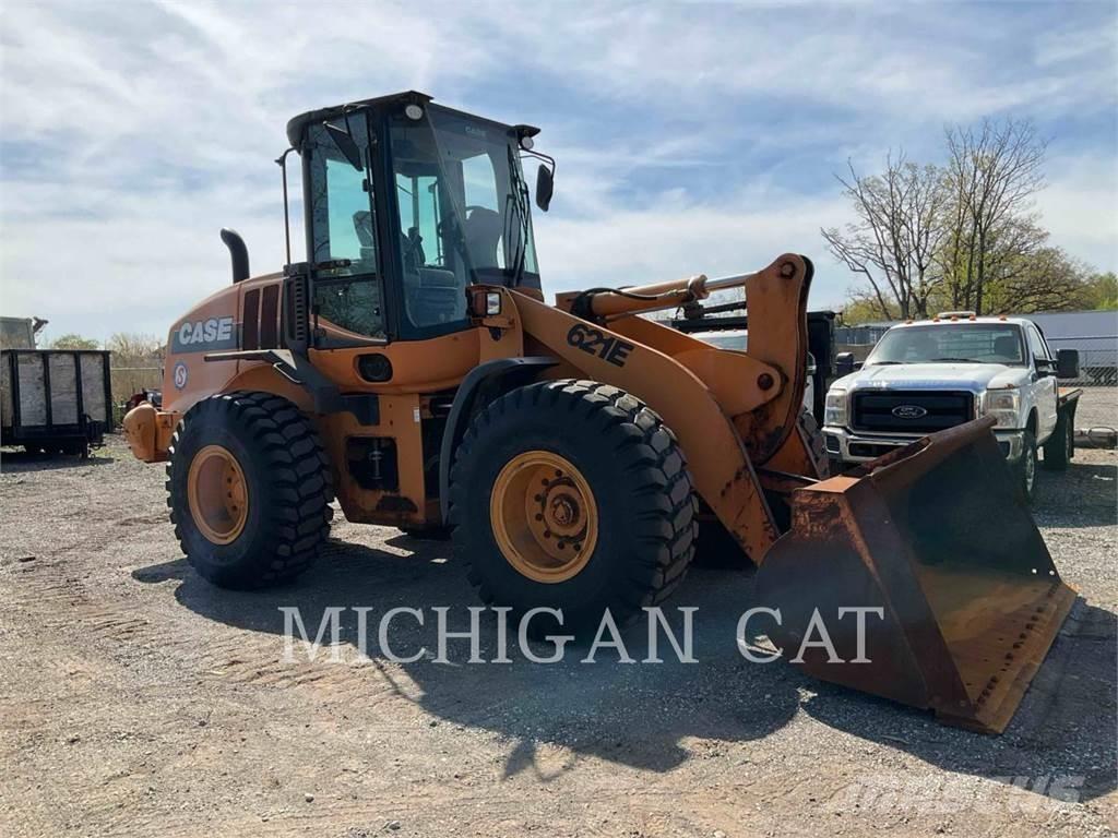 CASE 621E Incarcator pe pneuri