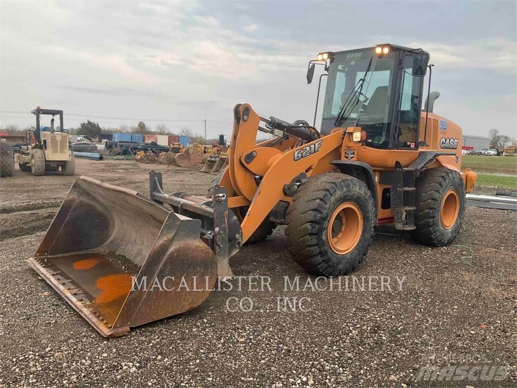 CASE 621F Incarcator pe pneuri