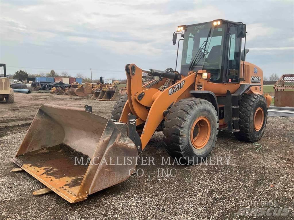 CASE 621F Incarcator pe pneuri