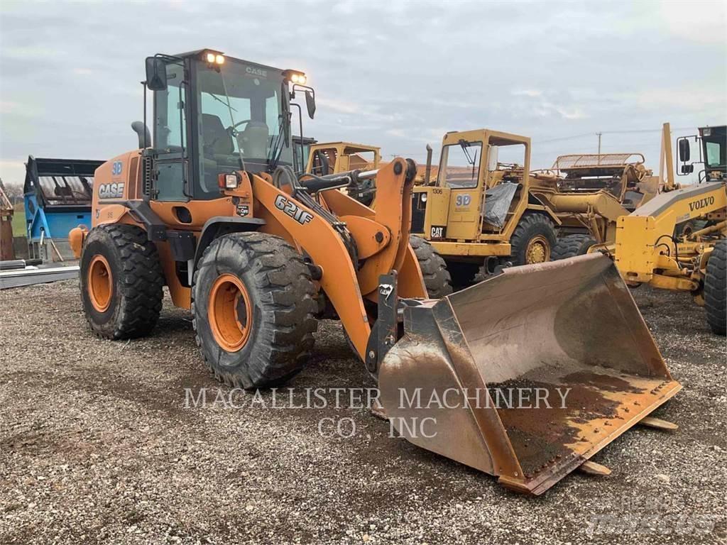 CASE 621F Incarcator pe pneuri