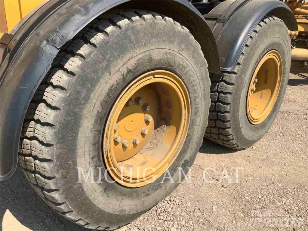 CAT 140M2 AWD Gredere