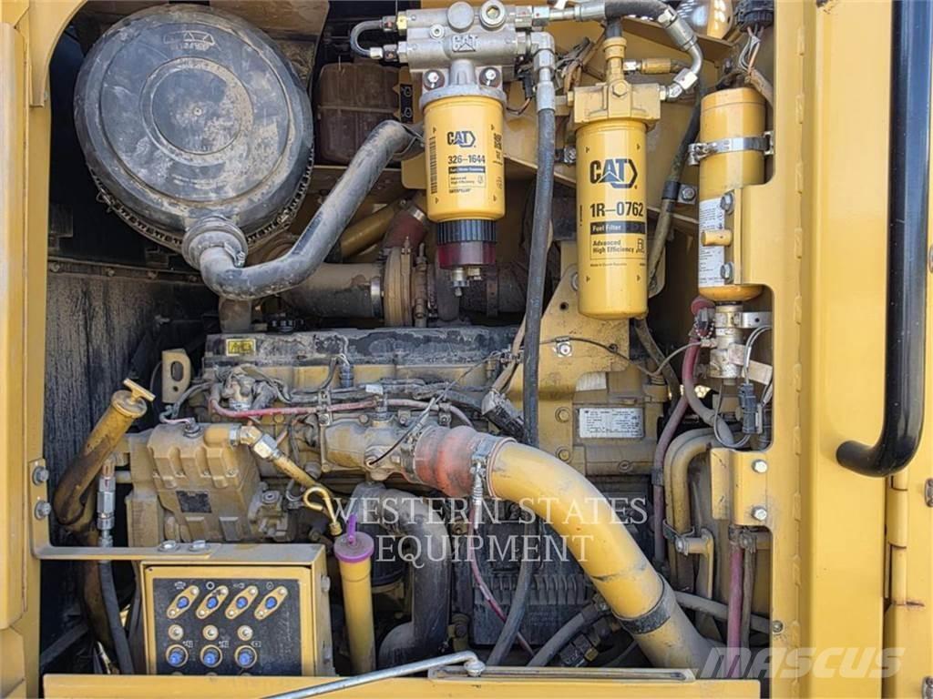 CAT 160M AWD Gredere