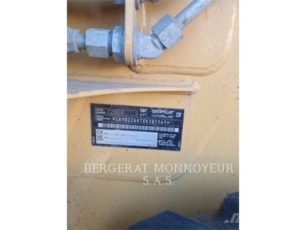 CAT 226D3 Mini incarcator