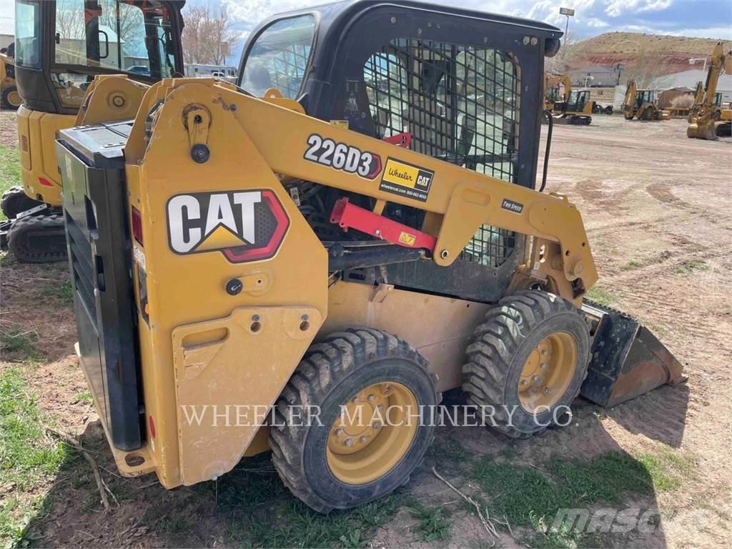 CAT 226D3 C3H2 Mini incarcator