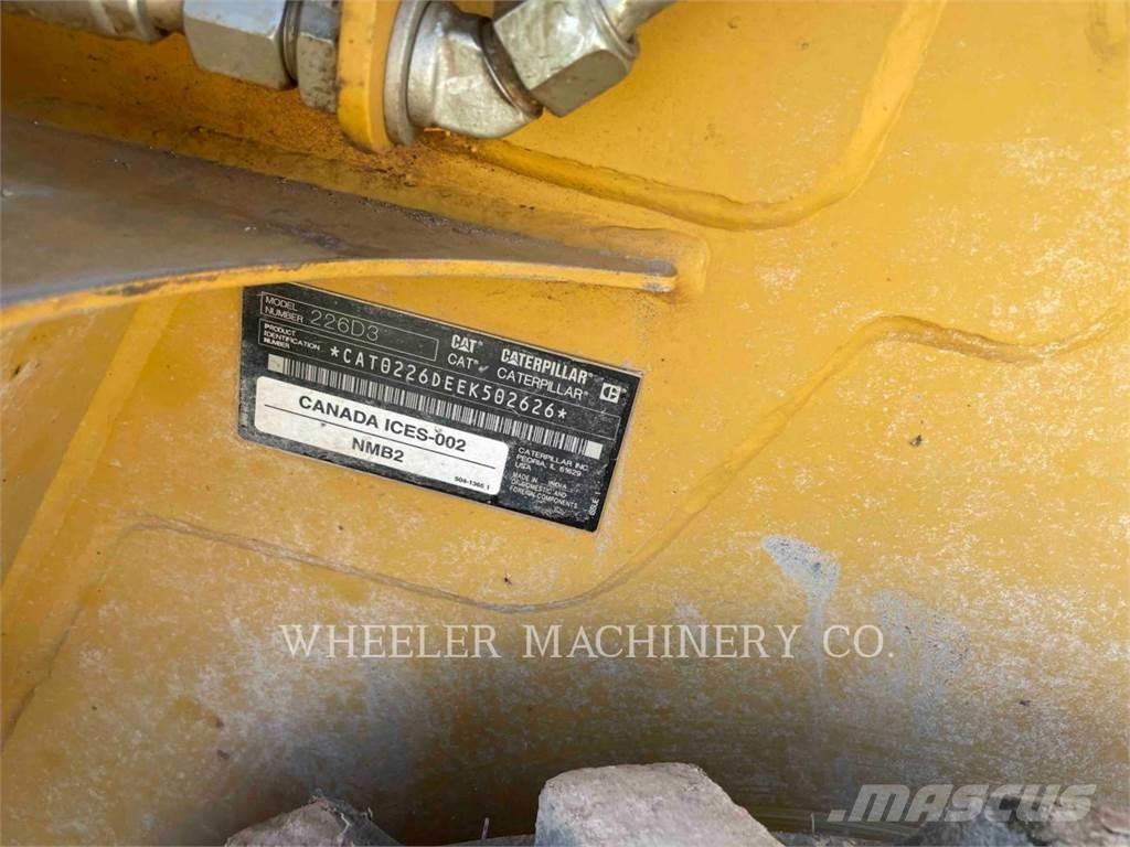 CAT 226D3 C3H2 Mini incarcator