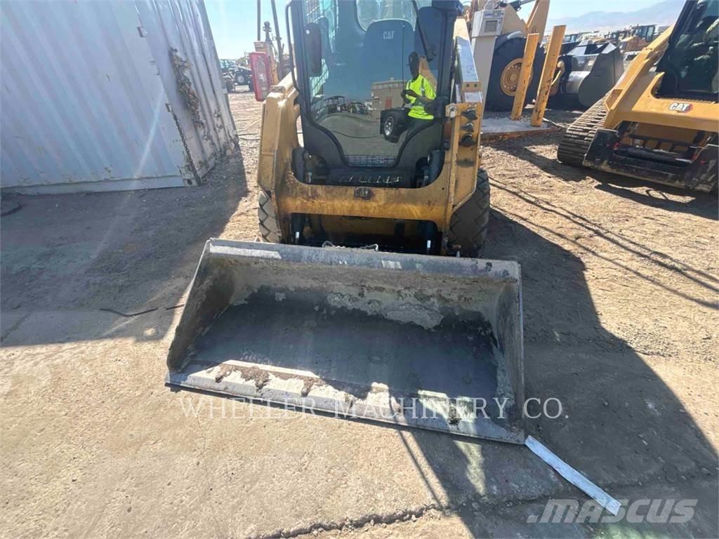 CAT 226D3 C3H2 Mini incarcator
