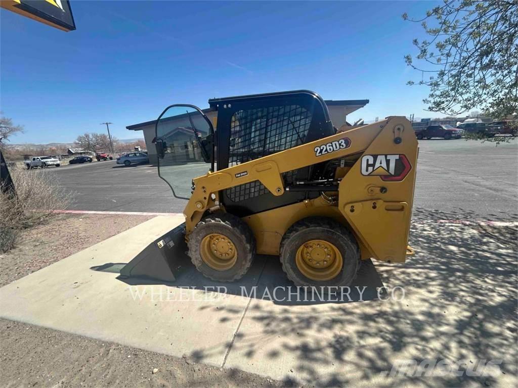 CAT 226D3 C3H2 Mini incarcator