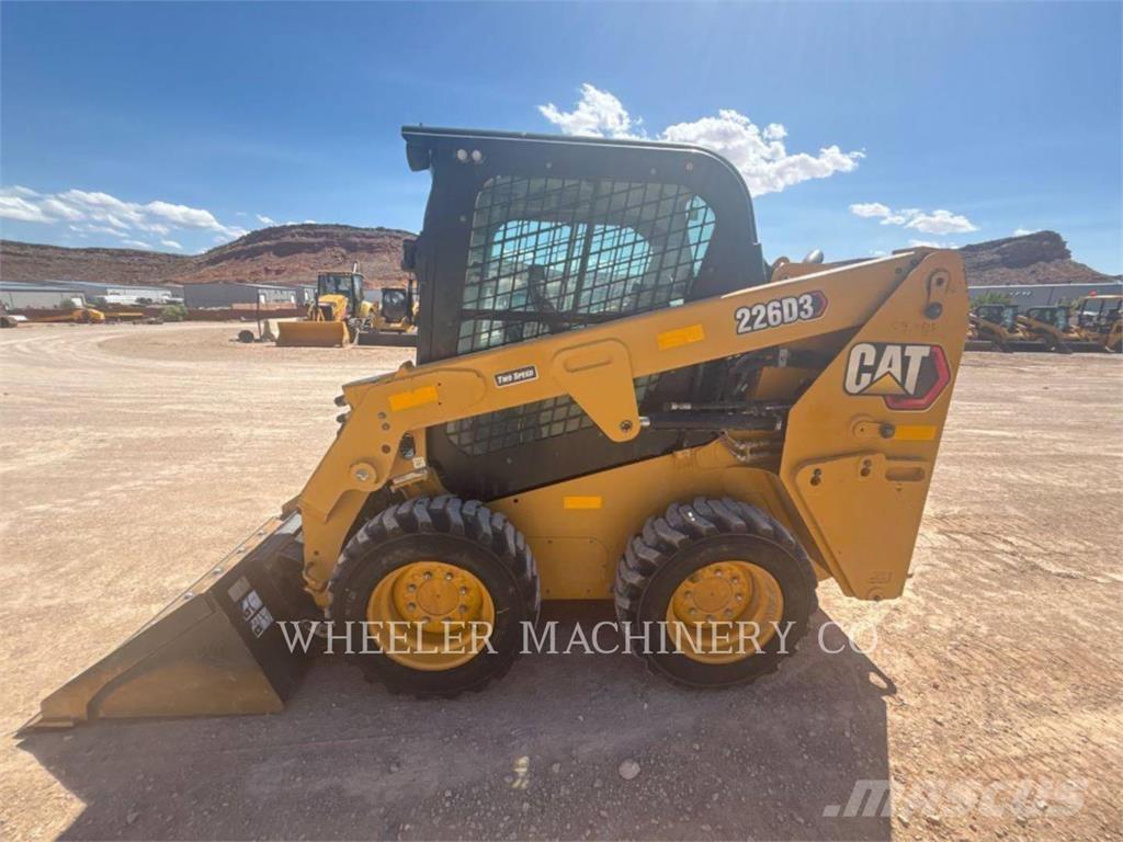 CAT 226D3 C3H2 Mini incarcator
