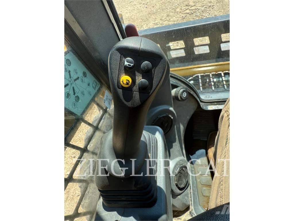 CAT 232D3 Mini incarcator