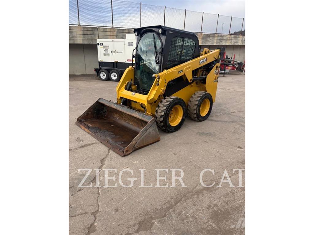 CAT 232D3 Mini incarcator