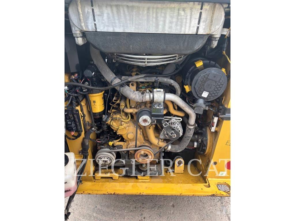 CAT 232D3 Mini incarcator