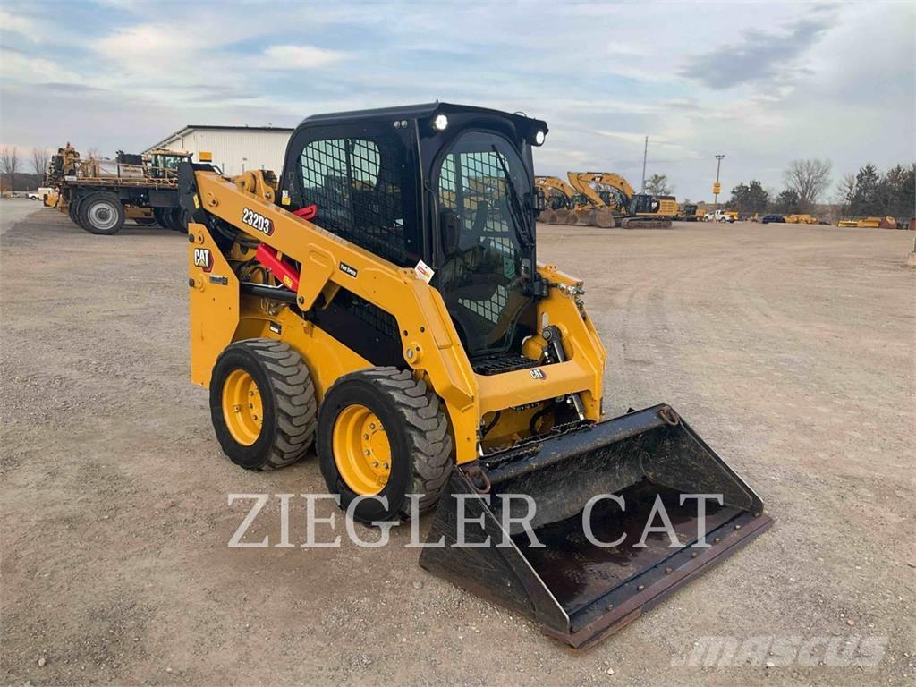 CAT 232D3 Mini incarcator
