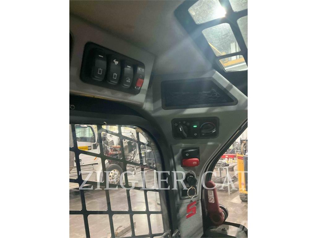 CAT 232D3 Mini incarcator