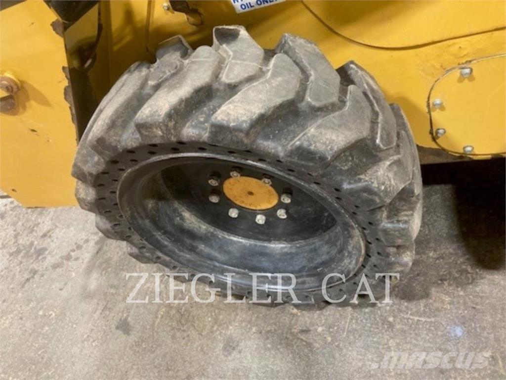 CAT 236D Mini incarcator