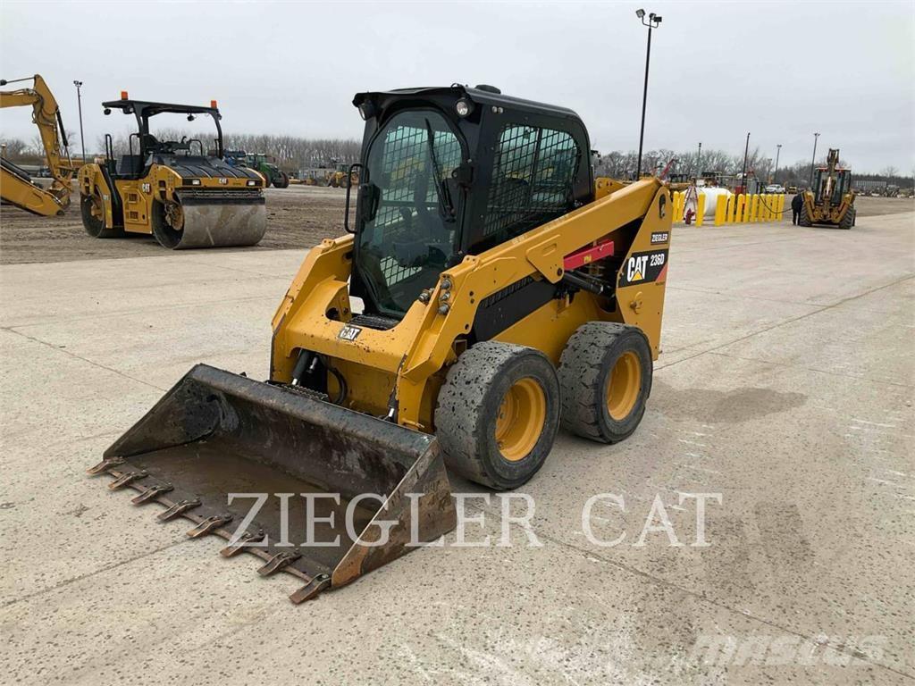 CAT 236D Mini incarcator