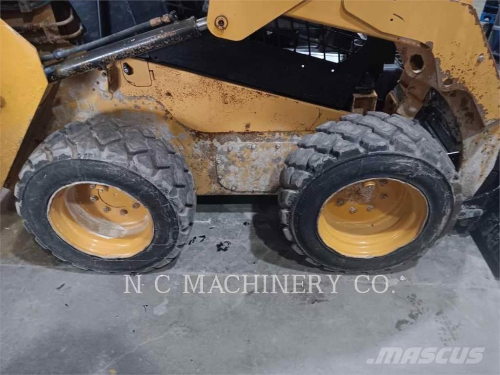 CAT 236D H2CN Mini incarcator