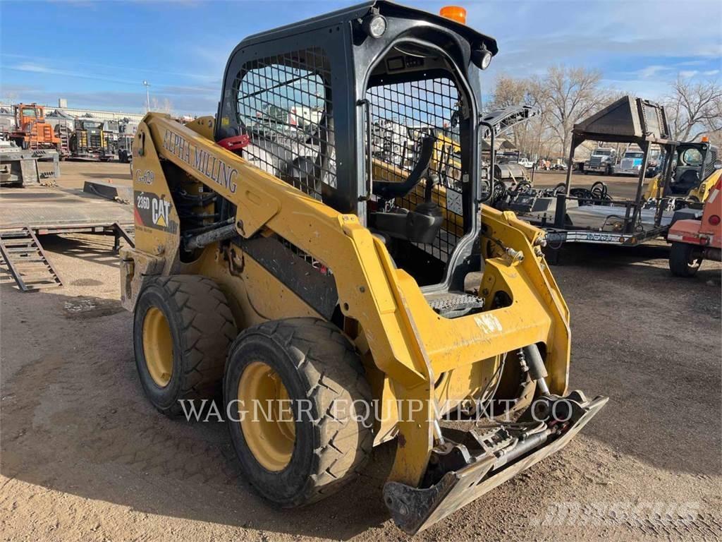 CAT 236D HF Mini incarcator