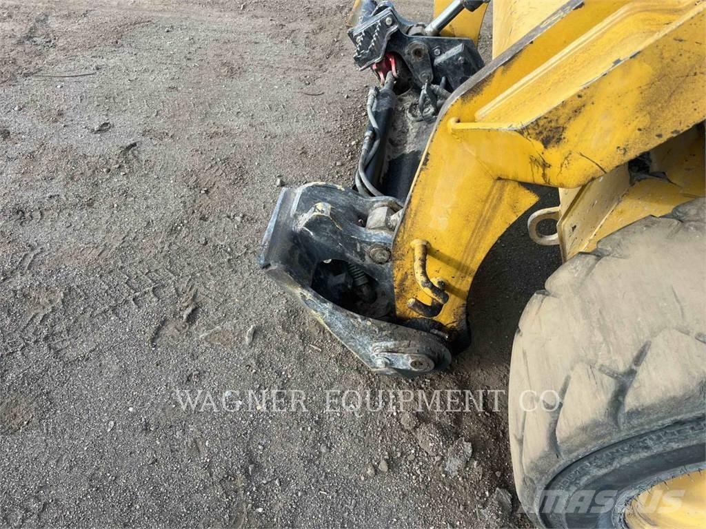CAT 236D HF Mini incarcator