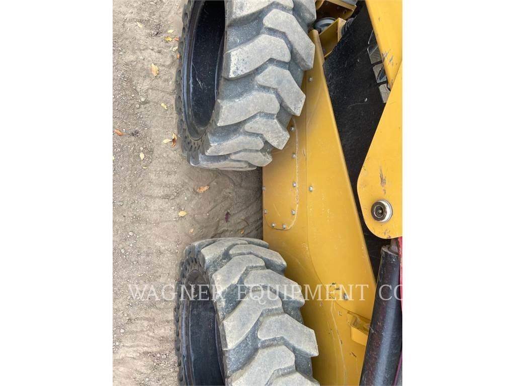 CAT 236D3 Mini incarcator