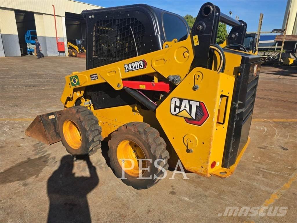 CAT 242 D Mini incarcator