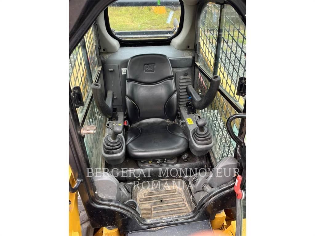 CAT 242D Mini incarcator