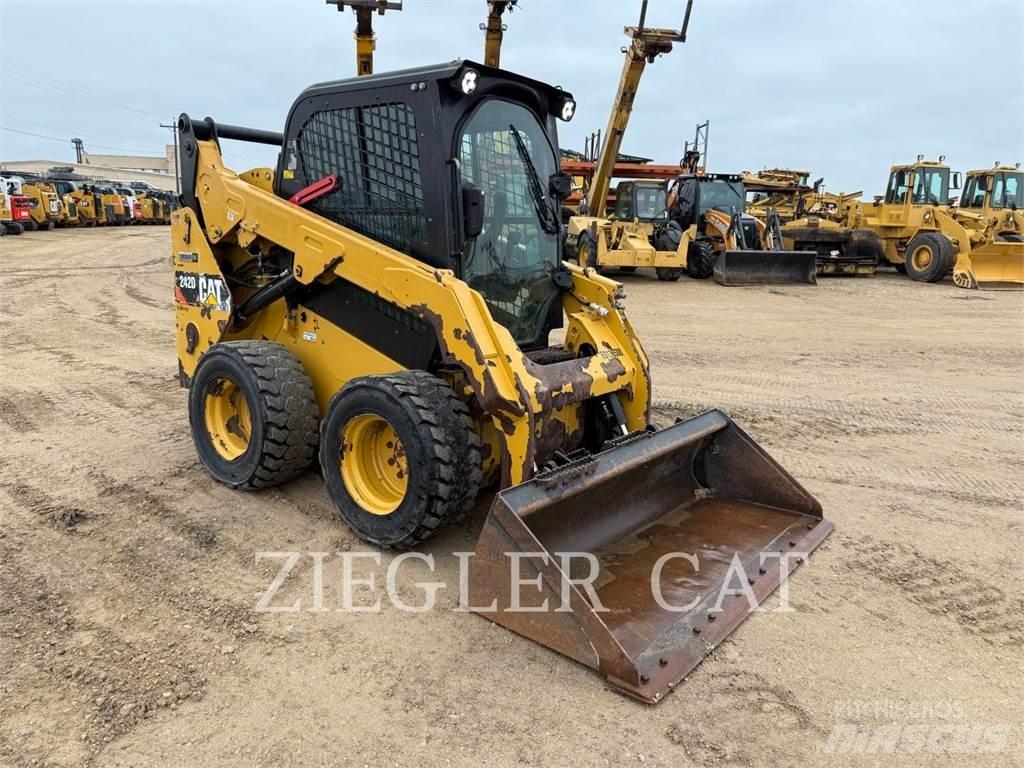 CAT 242D Mini incarcator