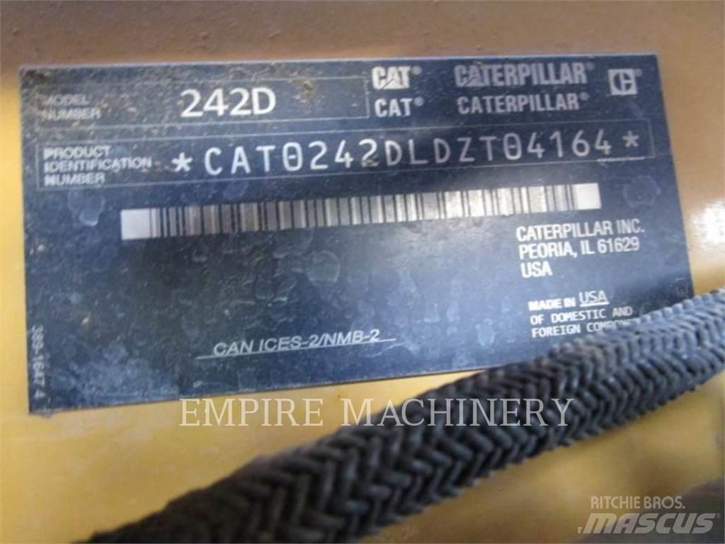 CAT 242D Mini incarcator