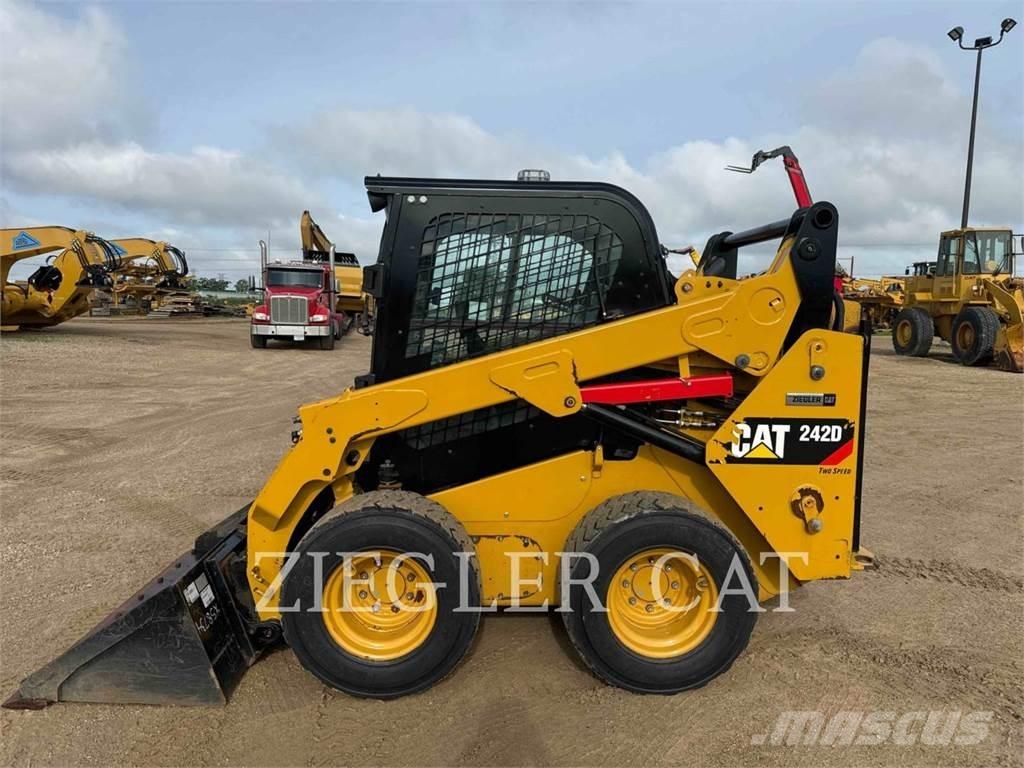 CAT 242D Mini incarcator