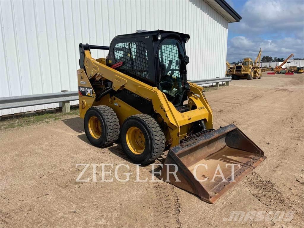 CAT 242D Mini incarcator