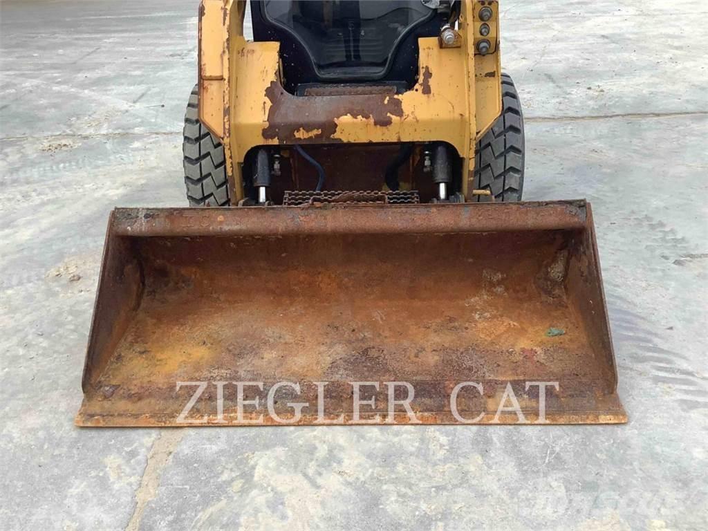CAT 242D Mini incarcator