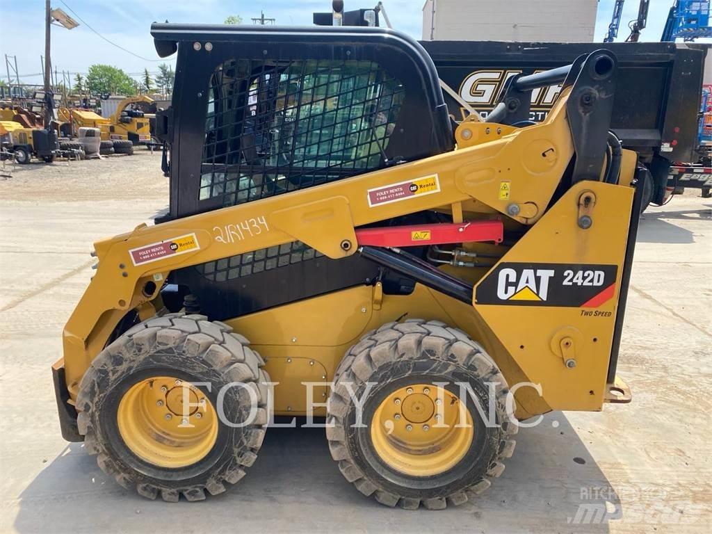 CAT 242D Mini incarcator