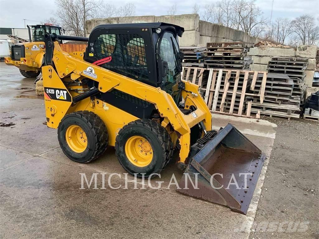 CAT 242D A2Q Mini incarcator