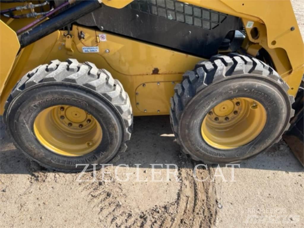 CAT 242D3 Mini incarcator