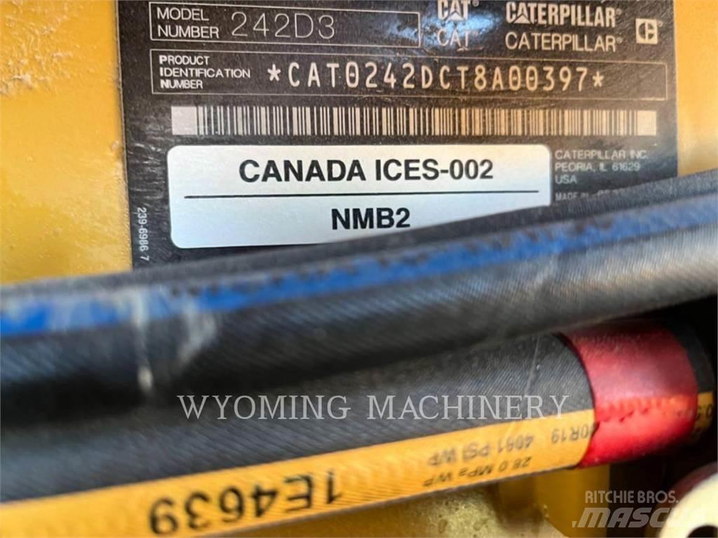 CAT 242D3 Mini incarcator