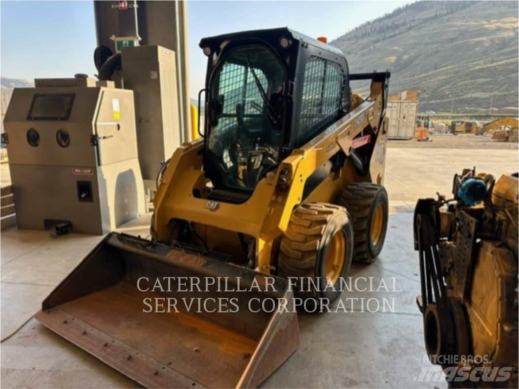 CAT 242D3 Mini incarcator