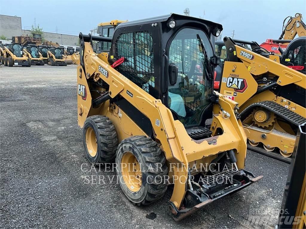 CAT 242D3 Mini incarcator