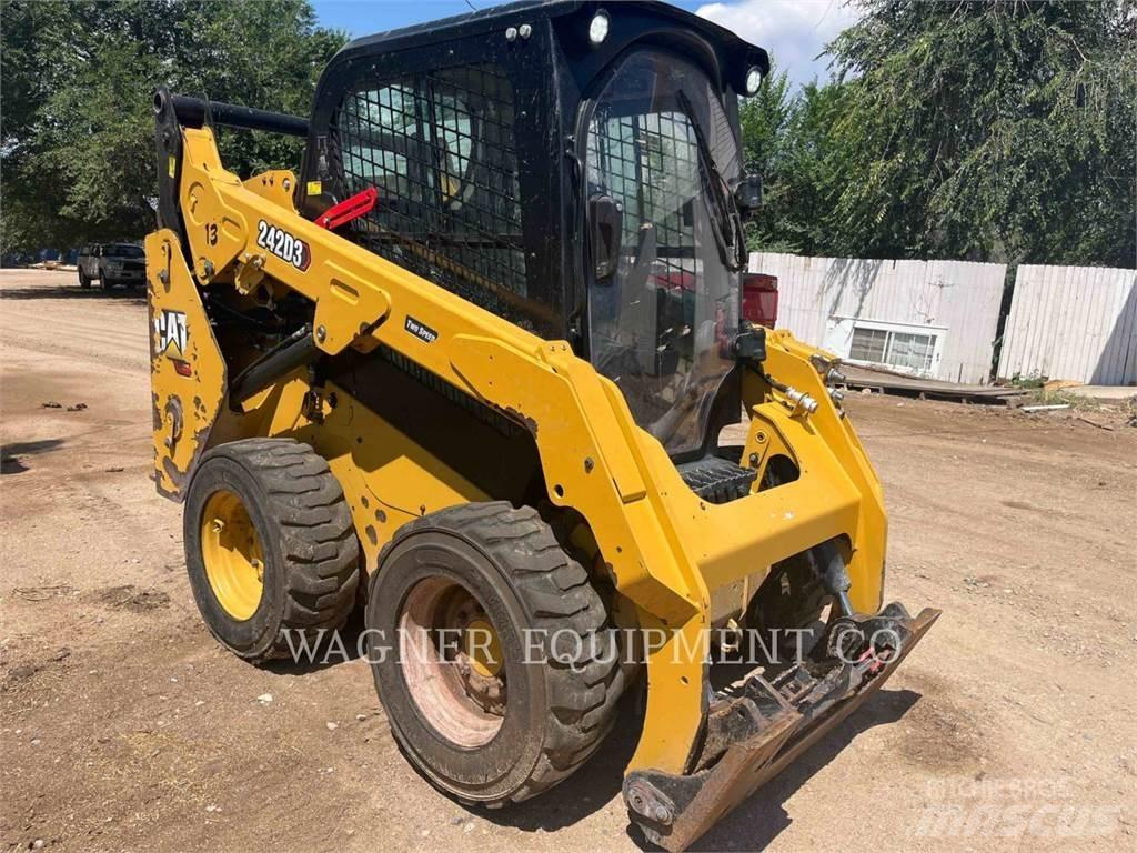 CAT 242D3 Mini incarcator