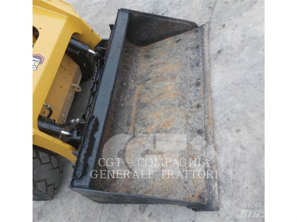 CAT 242D3 Mini incarcator