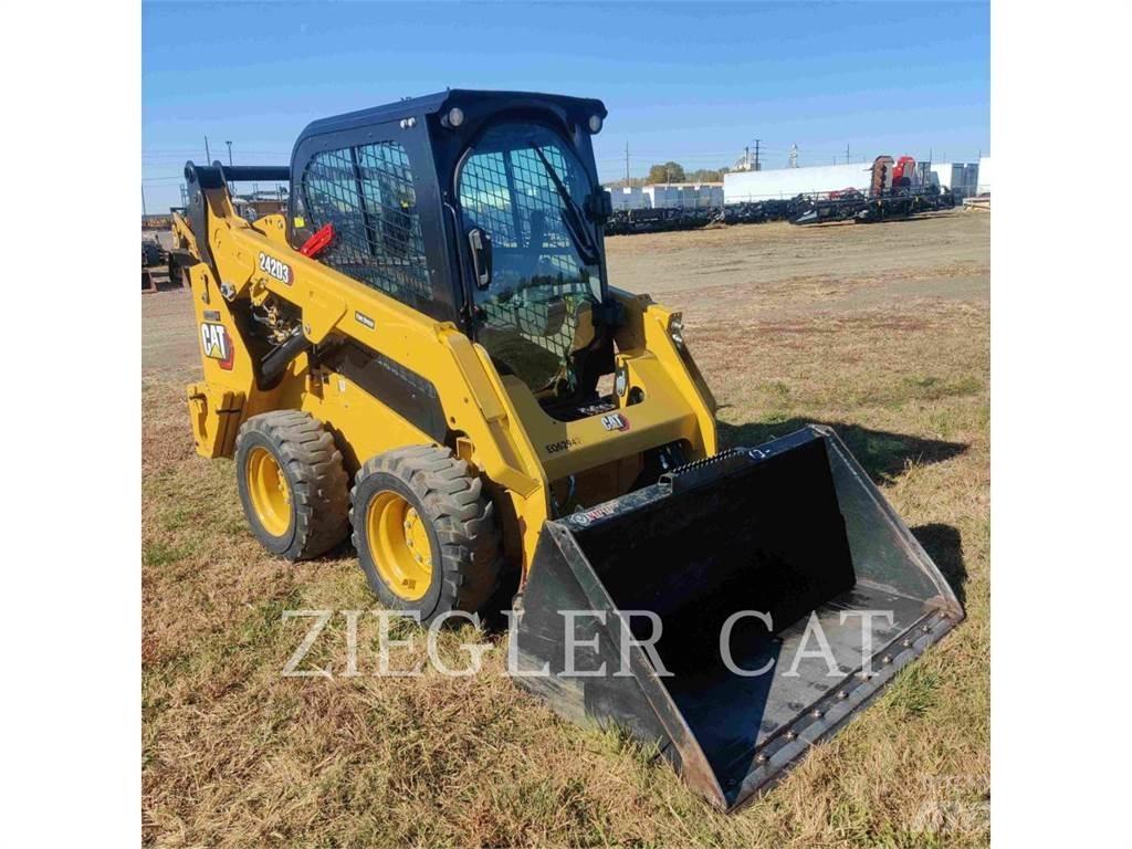 CAT 242D3 Mini incarcator