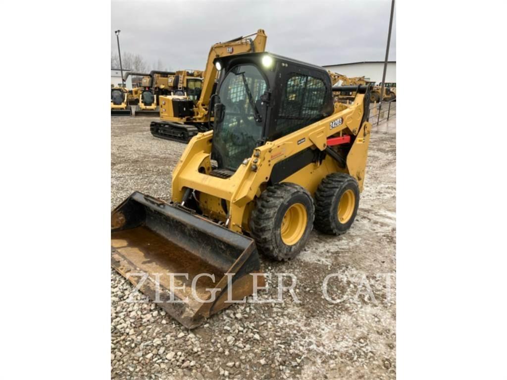 CAT 242D3 Mini incarcator