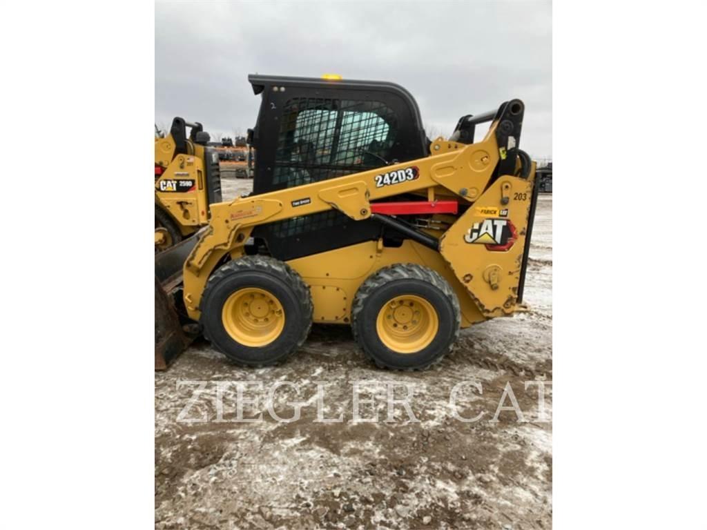 CAT 242D3 Mini incarcator
